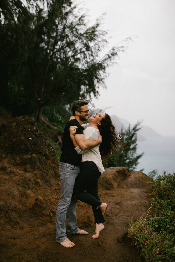 Hawaii mountains couples session | 4 tips for how to rock your next couples session and family shoot, Mersadi Olson, Hawaii’s best wedding and engagement photographer. This blog post includes outfit tips and ideas, music suggestions, how to feel comfortable in front of the camera and how to pose for your photographer. Book your Hawaiii couples session, family session and wedding and browse the blog for inspiration #tips #photographytips #posingideas #fashion