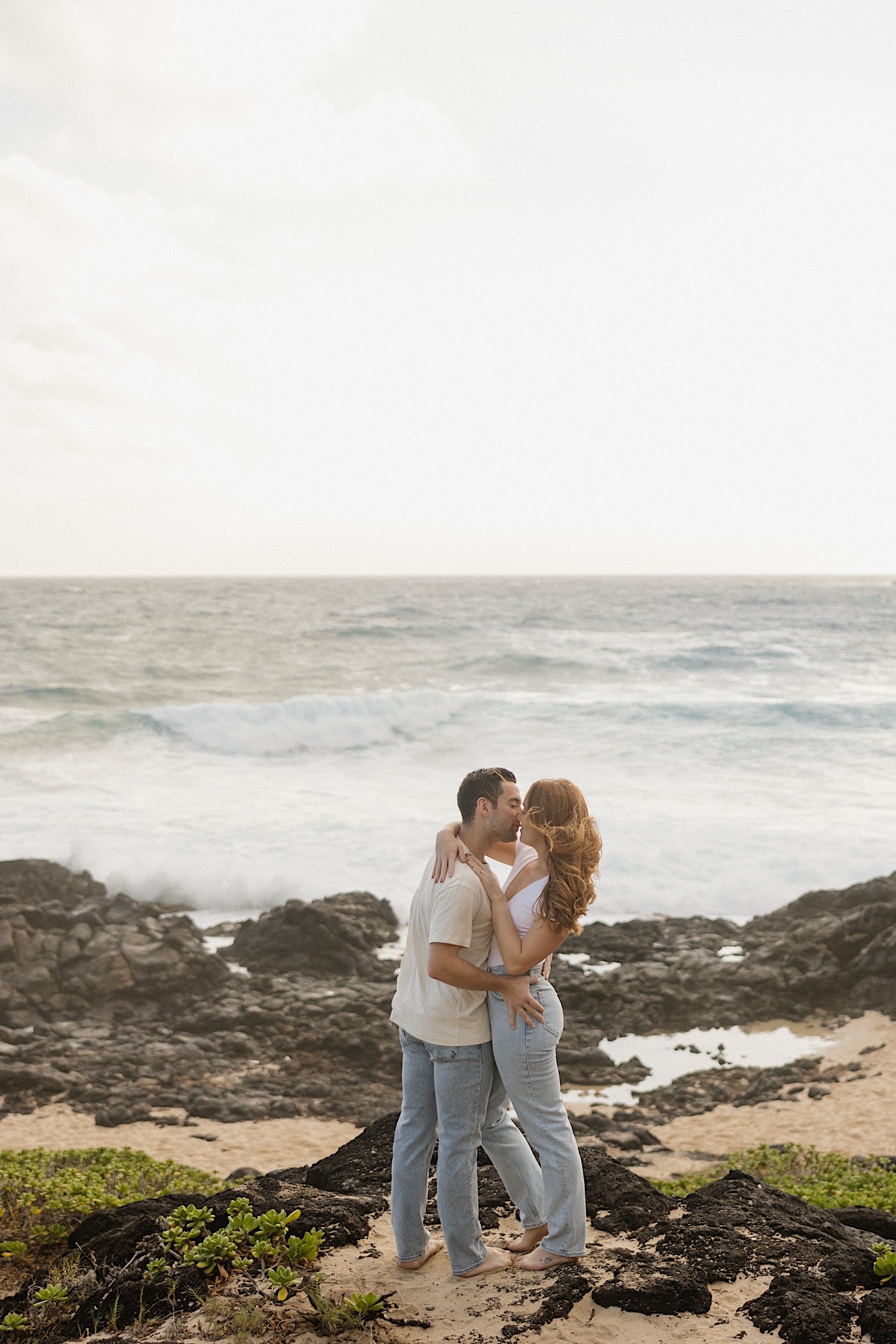 Romantic Honeymoon Session on Oahu, Hawaii | Kala + Andy - Mersadi ...